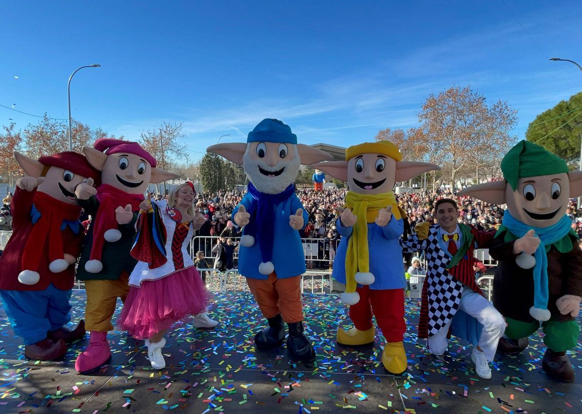 Los Guachis celebrando las Guachicampanadas en la Puerta Mágica