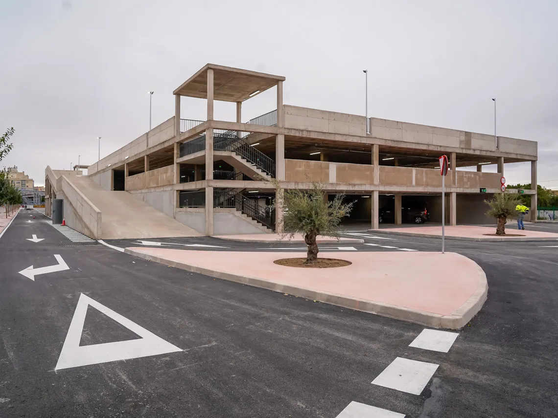 Aparcamiento en altura gratuito junto al Recinto Ferial de Torrejón de Ardoz.